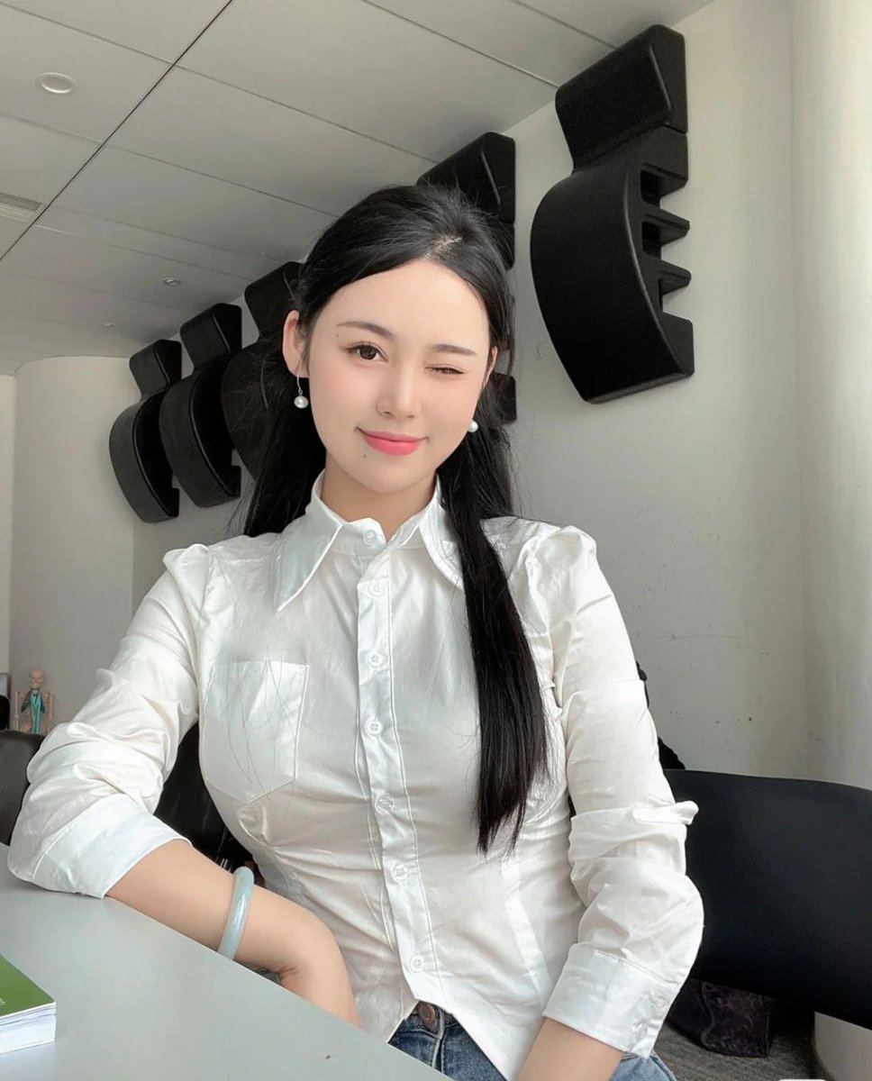 Jennife254698's tweet image. Take the time to update😜