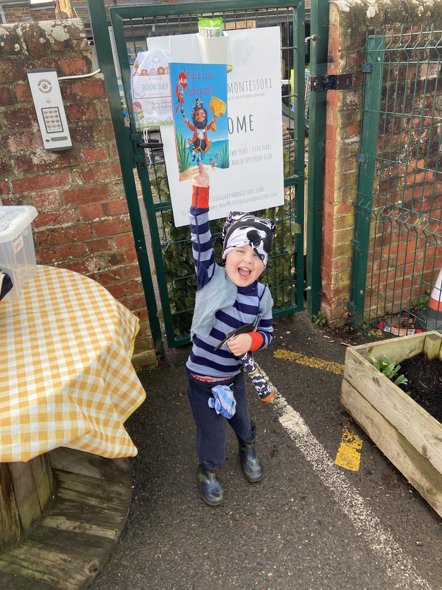 tshowarth's tweet photo. Pirates love underpants on #worldbookday ⁦@clairefreedman⁩ 😄 https://t.co/AagTP7XEDs