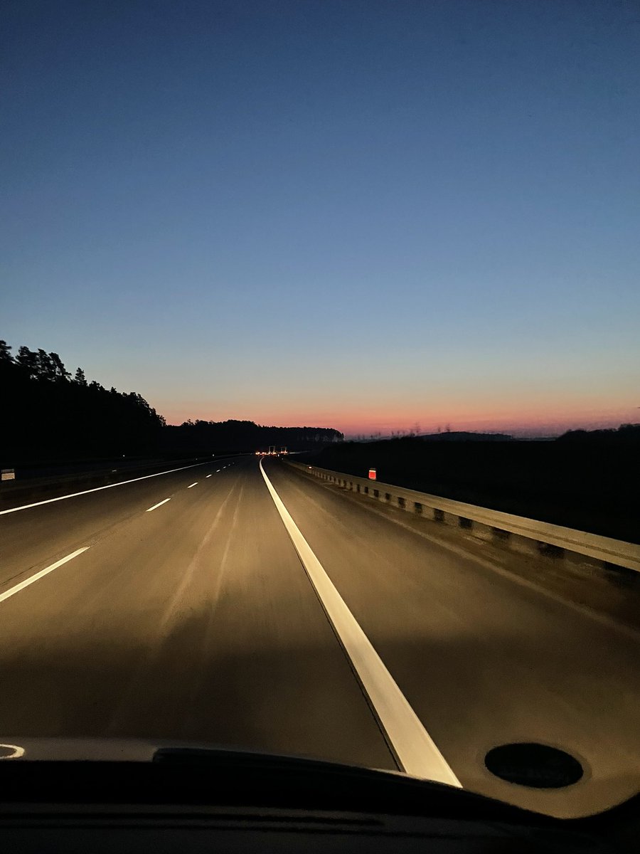TKuban96's tweet photo. Seit 4 Uhr sind wir auf dem Weg in Richtung ukrainische Grenze mit dem ersten Hilfstruck. Im Gepäck 250 Militärschlafsäcke, 100 Rucksäcke, 500 Kälteschutz Jacken und Hosen sowie 100 Powerbanks für die Helden der #Ukraine! 

#heldenhelfen | https://t.co/EH0EjpBSNn @Junge_Union https://t.co/yKQkWMf0uU