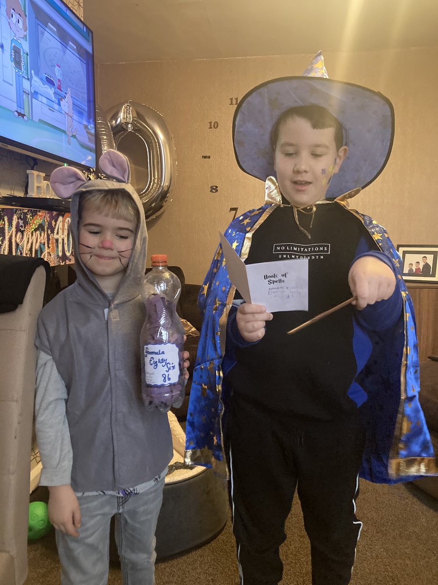 World book day 📖<a href="/ParklandsLeeds/">Parklands Primary</a> <a href="/chrisdysonHT/">Chris Dyson FCCT</a> <a href="/Miss_Rooprai_/">Gurpreet K Rooprai</a>  <a href="/sjnparklands/">Sarah J-N</a>