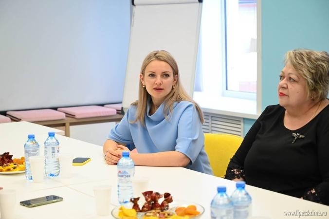 Центр занятости елец сотрудники. Центр занятости елец сотрудники. Вакансии центра занятости елец. Биржа труда в ельце фото. Центр занятости населения л.