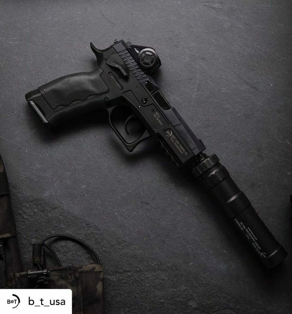 Shield_Sights's tweet image. Come and See our NEW AMS today at IWA , Booth 3-123  Posted @withregram • @b_t_usa Same Swiss Precision, but smaller

MK2 + OLS Compact Suppressor
-
#btusa #swissprecision #mk2 #ols #suppressor #9mm instagr.am/p/CaonQe1syuV/