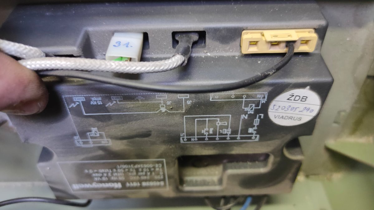 absurdtrader's tweet photo. Urgent - na uprchlickym hotelu nam nefunguje kotel. Potrebujeme nutne tuto soucastku - automaticke zapalovani. Pokud umite sehnat, prosim volejte Ondrovi: 603 434 700. https://t.co/3UbMzVyfb8