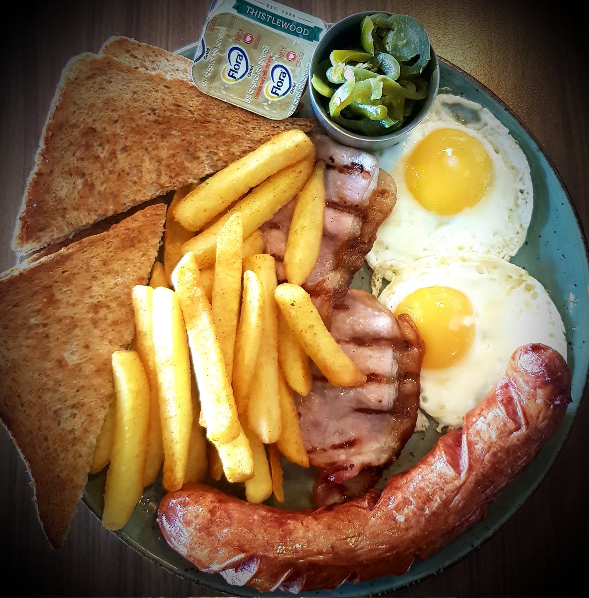 BigBossDiner's tweet photo. "We are the undisputed BIG BOSS👤😎" Our "HITMAN" breakfasts are for serious eaters!! #breakfasts #coffeetime #familyrestaurant #alcoholicdrinks #jozistyle #bigbossdiner #Chillout #DiiD https://t.co/7EyVQpdl7Z