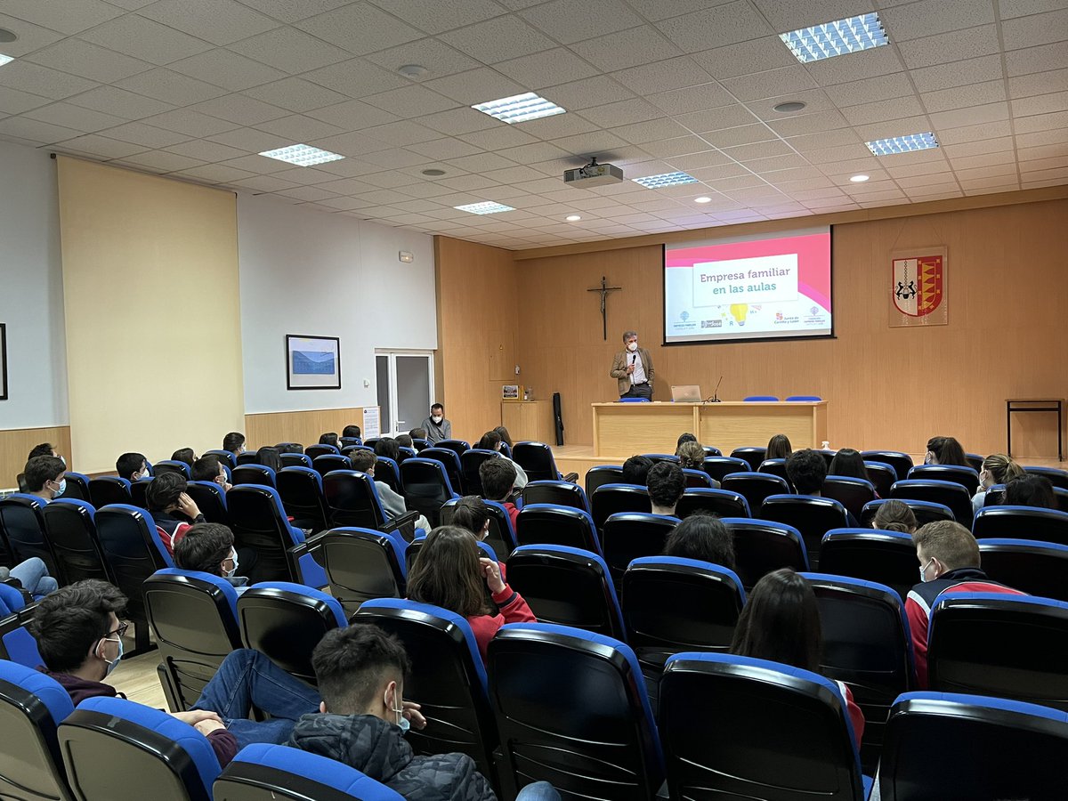 EFCyL's tweet photo. RT @eduestevezg: .@Cascajares10 Cascajares10 proyecto su ejemplo de emprendimiento en @Cascajares10 a los alumnos del @csjva #emprendimiento #valores #empresafamiliar @EFCyL @FundacionEFCL @Fruto_Valores https://t.co/331BuagfPd