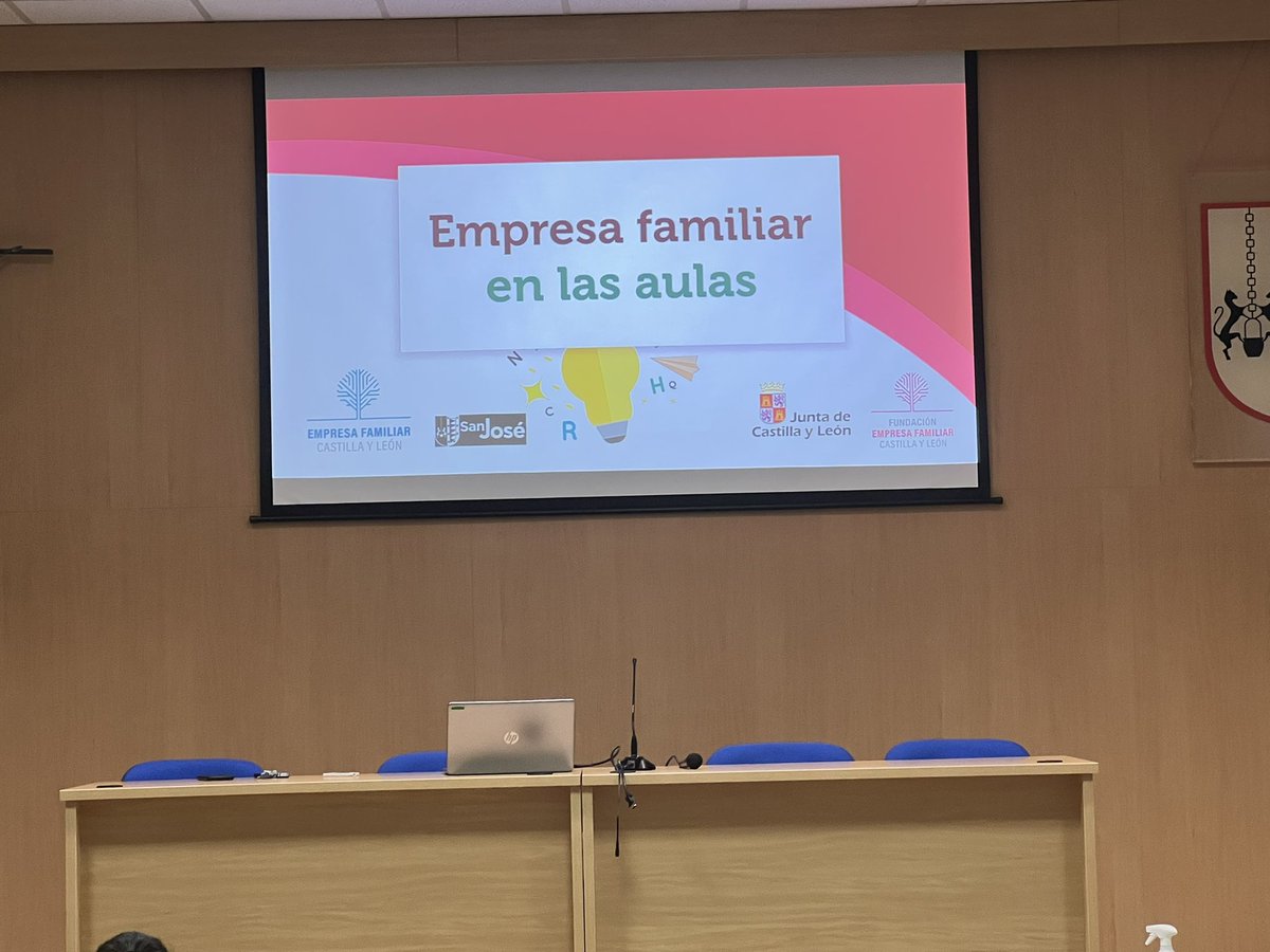 EFCyL's tweet photo. RT @eduestevezg: .@Cascajares10 Cascajares10 proyecto su ejemplo de emprendimiento en @Cascajares10 a los alumnos del @csjva #emprendimiento #valores #empresafamiliar @EFCyL @FundacionEFCL @Fruto_Valores https://t.co/331BuagfPd