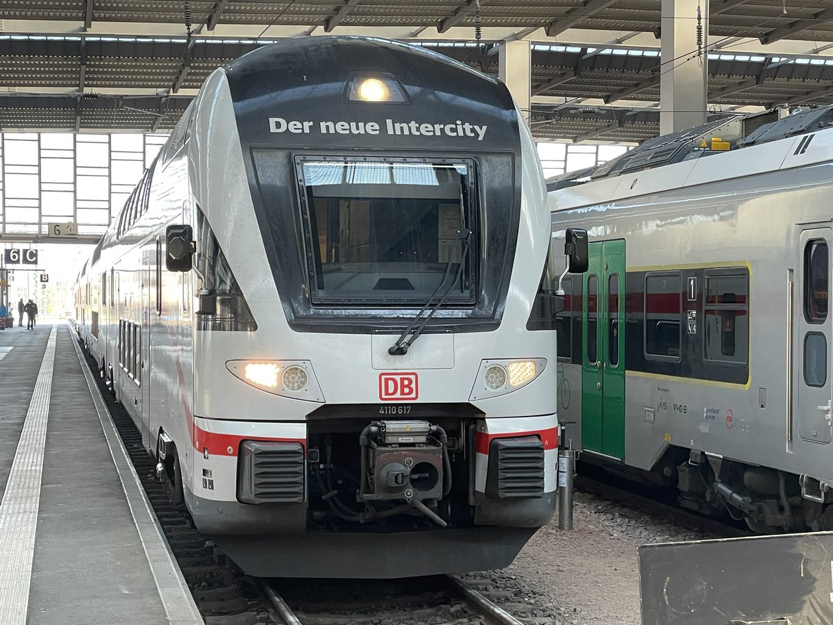 Was mit einer Skizze im März 2019 beim begann, wird nun Wirklichkeit: Chemnitz erhält nach 16 Jahren seinen Bahn-Fernverkehrsanschluss zurück!
Ab Juni verbinden zwei IC Chemnitz mit der Berlin— umsteigefrei, direkt.
Danke <a href="/MartinDulig/">Martin Dulig</a>, <a href="/MPKretschmer/">Michael Kretschmer</a>, <a href="/Stadt_Chemnitz/">Stadt Chemnitz</a>, <a href="/DB_Presse/">Deutsche Bahn AG</a>