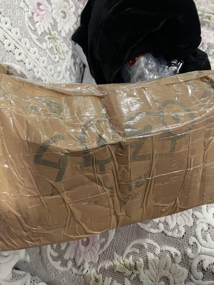 priyamalik's tweet photo. @amazonIN Highly disappointed with the order# 406-2862719-0628367 complaint response. Neither amazon nor seller is taking responsibility of the issue. Kindly address the issue or appropriate legal action shall be taken. https://t.co/lxKQf2yMXu
