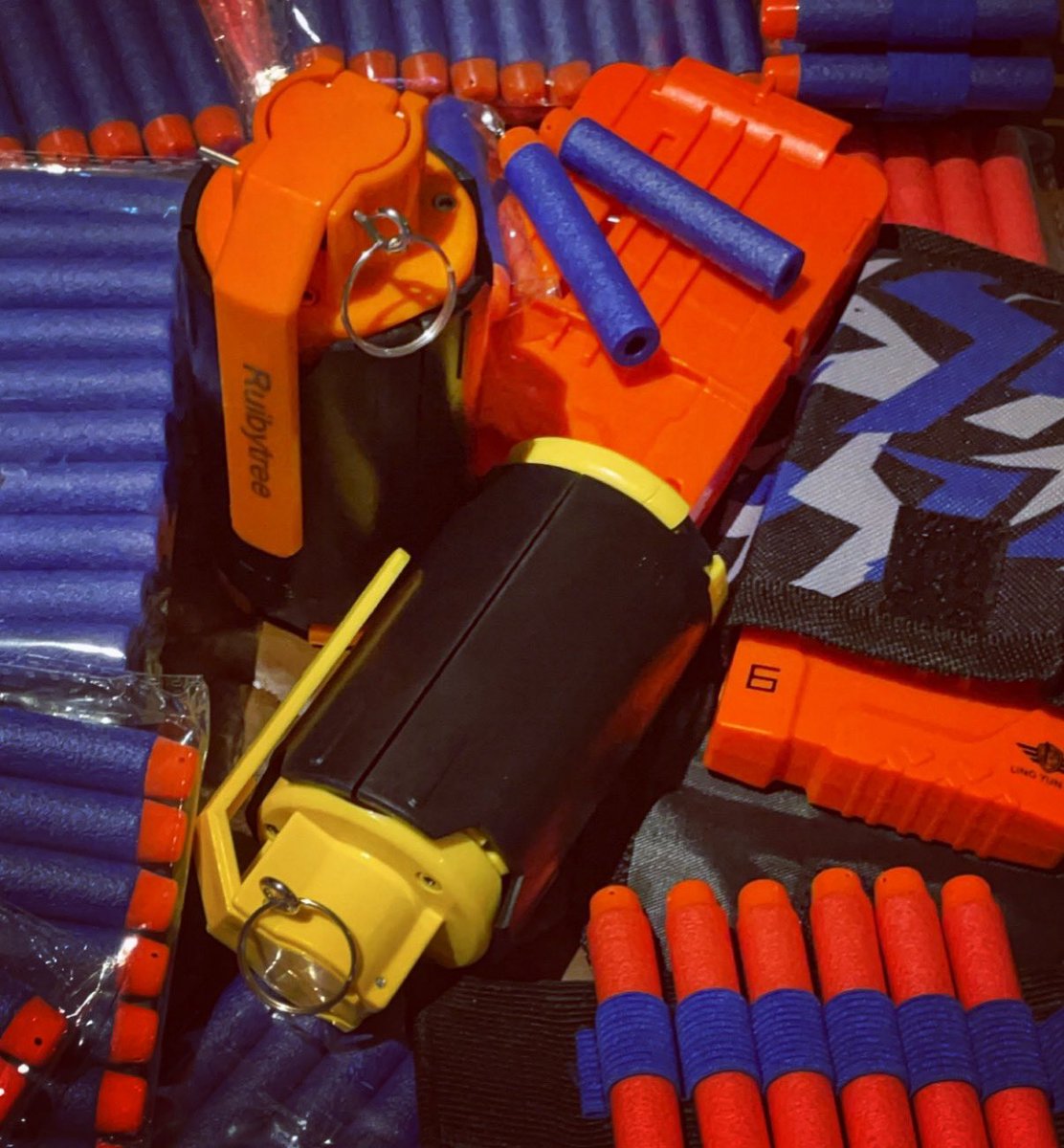 ShilorTV's tweet photo. Office Supplies 🤘 #Nerf #Nerfwar https://t.co/m9z6RCdytn
