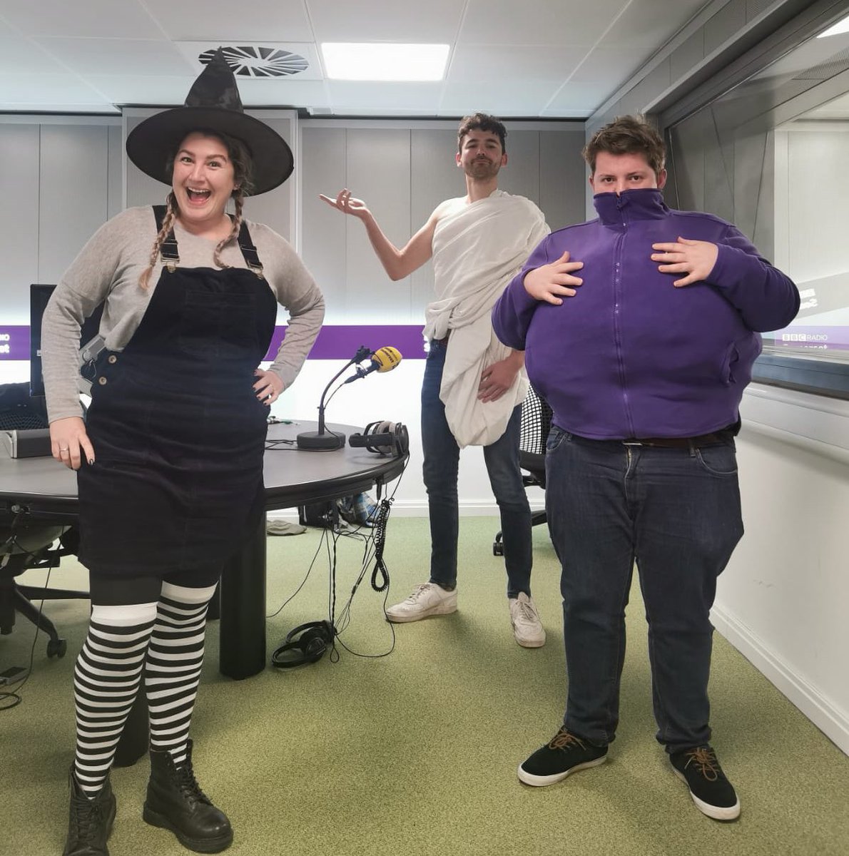 It’s #WorldBookDay and we’re talking part on <a href="/bbcsomerset/">BBC Somerset</a>!

<a href="/CarrianJ/">Carrian Jones</a> is the Worst Witch 🧙‍♀️

@luke38knight’s turned into a blueberry like Violet in Charlie and the Chocolate Factory 🫐

I? Claudius 🏛