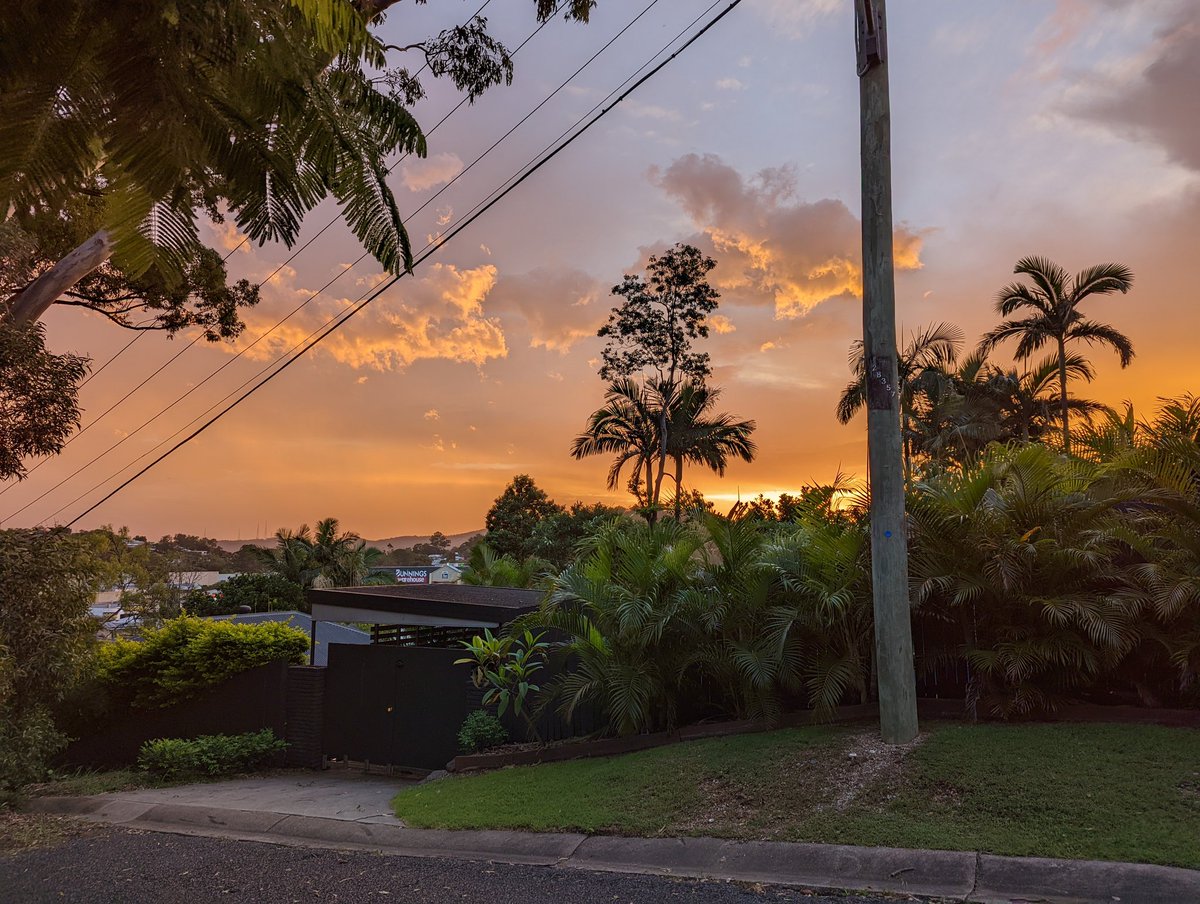 A reprieve from the rain earlier this evening 🧡🙏 #brisbanesunset