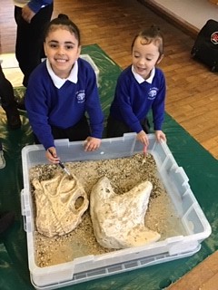 GranardSch's tweet photo. Reception thoroughly enjoyed their fantastic dinosaur workshop on Tuesday.  Thank you Jonathan @brennerj2912 from @educationgroup for an engaging and practical session. #dinosaurs #EYFS https://t.co/xqrmXwzmZg