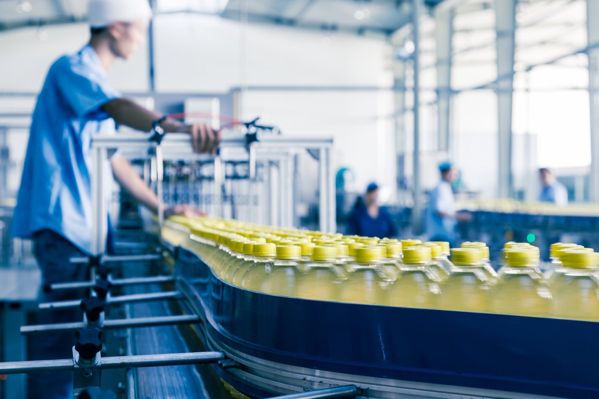 DigiCatapult's tweet photo. 🚚Supply Chain digitalisation is key for helping the food & drink sector to boost productivity, efficiency & profits, as well as lowering costs.
⛓️Find out more about how the #KnowRisk project is mitigating supply chain risk ➡️https://t.co/qNqHgLYuUp https://t.co/XbiVgnXpol