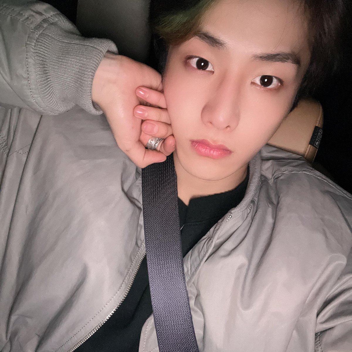dohyunpic's tweet image. 220303 ♡ weverse update

you worked hard today too our NOW~~🥰🥰🥰

#DOHYUN #도현 #MIRAE #미래소년