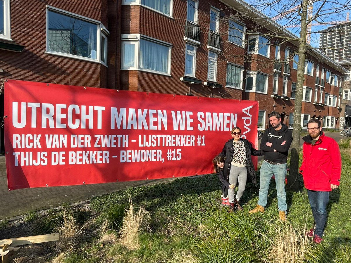 pvdautrecht's tweet photo. Gisteren was dag 2 van de #woonweek. Op de Croeselaan in gesprek met bewoners over het behoud van hun betaalbare huizen. En ’s middags in Park de Gagel. Onze boodschap: bouw niet in het groen, voorkom gentrificatie van de wijk en investeer vooral in de mensen zelf. https://t.co/VBD8Bh0jrO