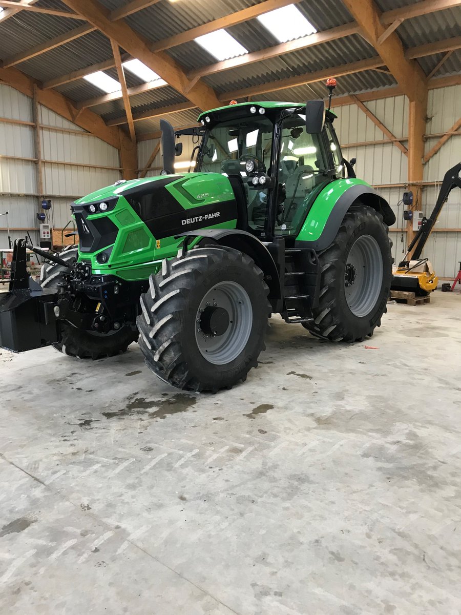 Départ pour le Cap Sizun d'un Agrotron 6215 TTV Deutz-Fahr
🟢 Tracteur prêt équipé de l'auto guidage 
🟢 6 distributeurs

#deutz #deutzfahr #tracteur #agriculture #agriculteurs #finistere #bretagne #sasmichelodic #odicgroup #michelodic