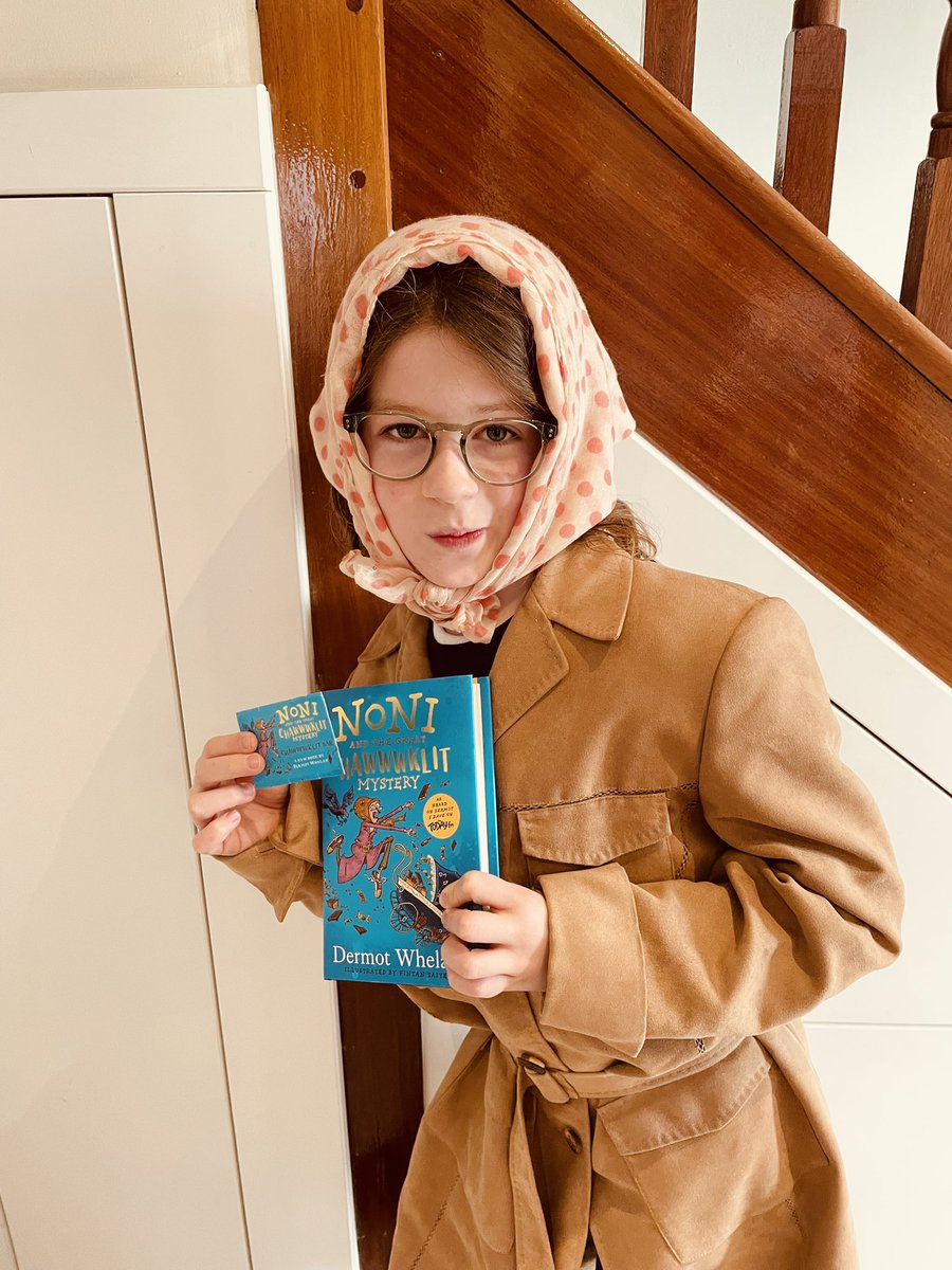 iamam76's tweet photo. @DermotTodayFM Celebrating #WorldBookDay with everyone’s favourite “chawwwklit” seller… https://t.co/gMDehnb1Cg