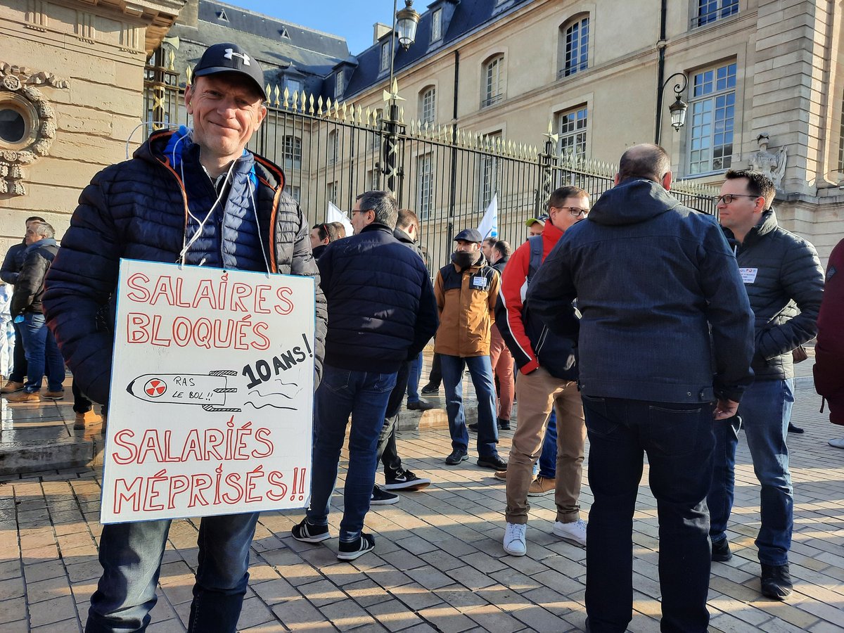 ici_bourgogne's tweet photo. Plus de 300 manifestants à #Dijon pour défendre statuts et salaires du #CEA #Valduc #Bourgogne https://t.co/i8uKUXvwSI