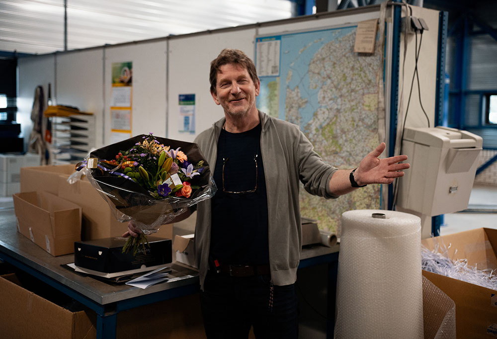 RoyalEijkelkamp's tweet photo. We celebrated that Frans van Rijt is working for 25 years with all his heart at the Logistics Department of Royal Eijkelkamp.
Congratulations Frans!
#EijkelkampFamily #MeetTheDifference #WorkingAnniversary https://t.co/Ev6wQLiG0z