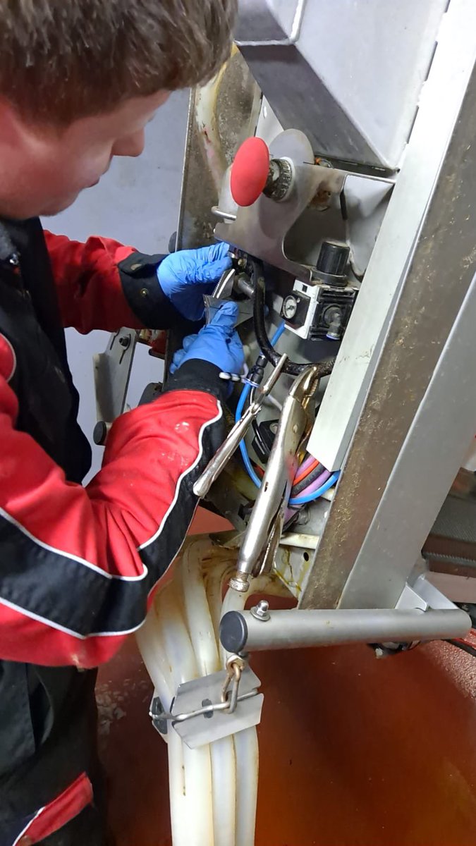 LelyHolsworthy's tweet photo. Our apprentice Tom has been on farm with engineer Alan this week assisting him with a repair to an A4 Astronaut milking robot.
#onthejobtraining #apprenticeship #engineering #apprenticeengineer #lelydevonandcornwall #lely #lelyastronaut https://t.co/JDeSGoFP1S