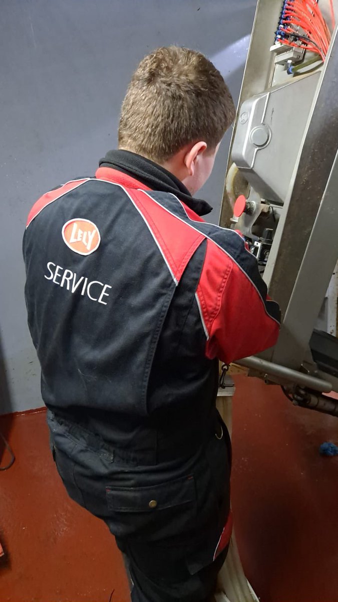 LelyHolsworthy's tweet photo. Our apprentice Tom has been on farm with engineer Alan this week assisting him with a repair to an A4 Astronaut milking robot.
#onthejobtraining #apprenticeship #engineering #apprenticeengineer #lelydevonandcornwall #lely #lelyastronaut https://t.co/JDeSGoFP1S