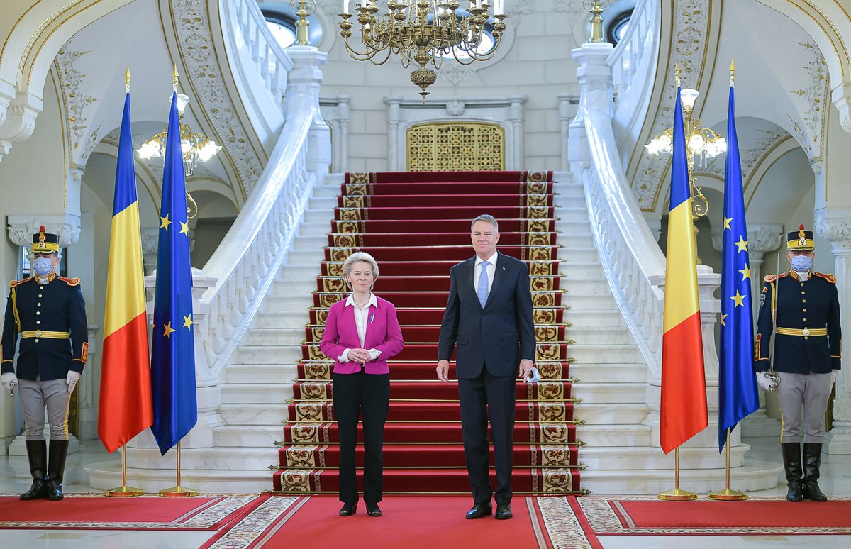 KlausIohannis's tweet photo. Welcoming @EU_Commission President @vonderleyen to #CotroceniPalace. In these difficult times, #Romania🇷🇴 is grateful for the EU Commission’s efforts to ensure unity &amp; coordination at #EU🇪🇺 level, and with its strategic allies, to respond to Russia’s aggression against Ukraine🇺🇦. https://t.co/senxbUwK8M