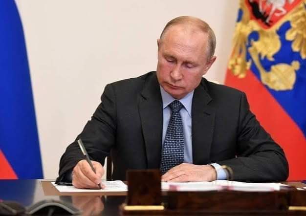 uMashonisa_ZA's tweet photo. Russia🇷🇺 has never forced Africans to speak Russian. Russia has never invaded one country in Africa. 
But most countries under NATO like 🇬🇧 🇫🇷 🇧🇪 🇺🇸 has invaded almost all the countries in Africa &amp; they're still exploiting Africa via imperialism &amp; colonialism.
#IStandWithPutin https://t.co/gWIqYlRscn