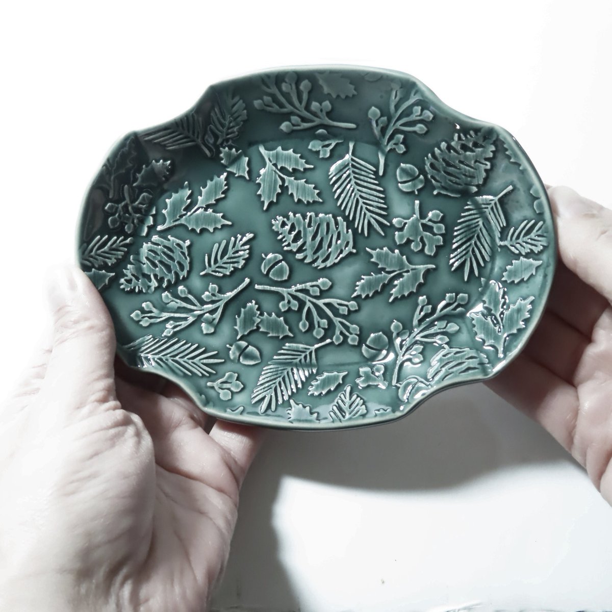 JKCJewelry's tweet photo. Green Pinecone Fir Pottery Soap Dish, Pinecone Holly Oval Dish, Home Décor, Fall Decoration, Handmade Ceramic Plate, Teabag Holder https://t.co/QhaD6hAe9L #handmade #art #ceramics #pottery #GreenDish https://t.co/rb4SaFTFvY