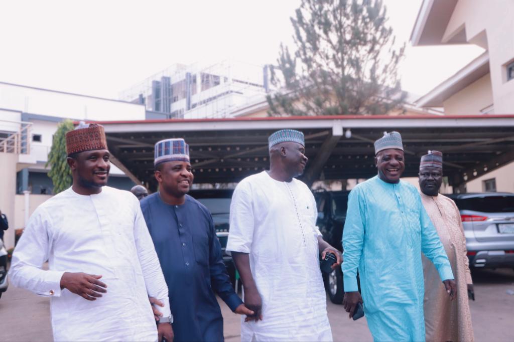 SenNigerNorth's tweet photo. INSECURITY:GOV.ABU SANI BELLO OF N/S SAYS HIS ADMINISTRATION IS DETERMINED TO FLUSH OUT TERRORISTS IN THE STATE 

***RECEIVES NASS MEMBERS FROM NIGER ON SYMPATHY VISIT
Lawmakers representing Niger State at the lower chamber of the National Assembly, paid  sympathy visit to GASB https://t.co/s877DrqPlx