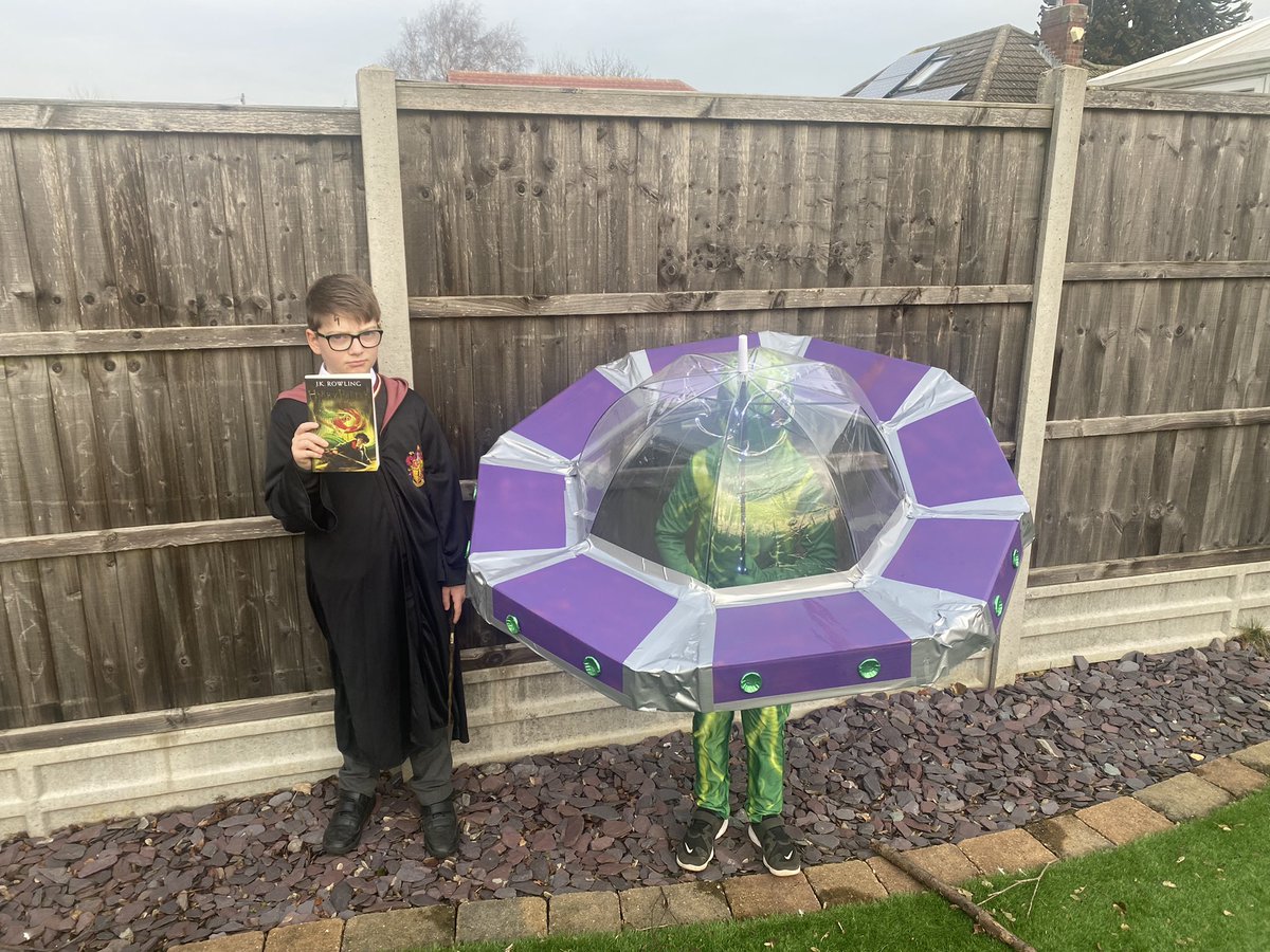 Kids dressed up as Harry Potter and an Alien for #WorldBookDay