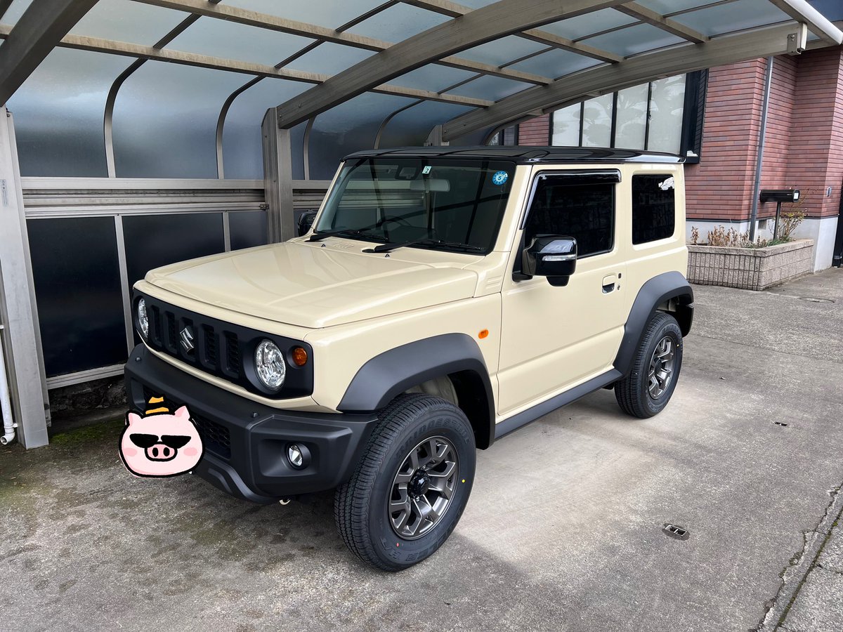 T62R's tweet photo. 待つこと15ヶ月ちょい。
本日やっと納車✨
ショップに入れるまでの間、ノーマルの乗り味楽しみます。
#jb74
#ジムニーシエラ
#納車 https://t.co/i48AHLem3J