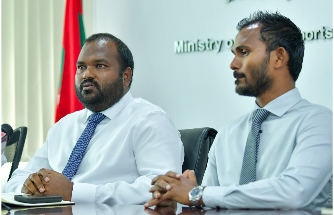 thedhubasmv's tweet photo. އަލީ ވަހީދު ހައްޔަރު ކުރަން އިންޓަޕޯލް ރެޑް ނޯޓިސް ނެރެފި

ޖިންސީ ފުރައްސާރައާއި ރޭޕްގެ ދައުވާއަށް ފިއްލަވައިގެން ބޭރުގައި އުޅުއްވާ ކުރީގެ ޓޫރިޒަމް މިނިސްޓަރު އަލީ ވަހީދު ހޯދަން ރެޑް ނޯޓިސް ނެރުނީ އޭނަ ހައްޔަރުކޮށްގެން ހާޒިރުކޮށްދޭން ކްރިމިނަލް ކޯޓުން ނެރެފައިވާ އަމުރާ ގުޅިގެން. https://t.co/qd8E7LdZ9i