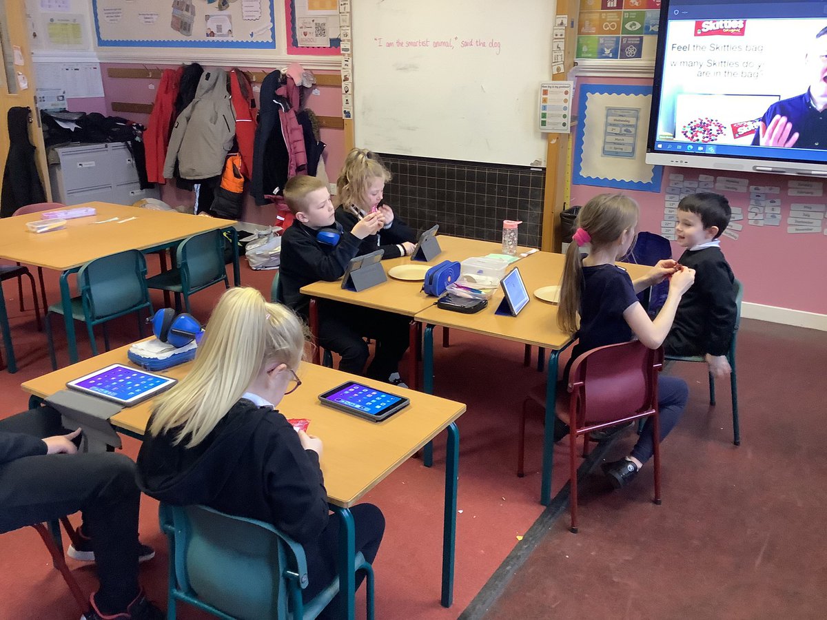 We really enjoyed our session using the Numbers app with @stevebunce yesterday. We loved eating the Skittles at the end! ☺️ #carmuirsSTEM #digital #Apple