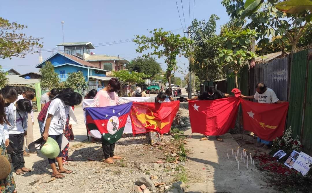Khithitofficial's tweet photo. စစ်အာဏာရှင်ချေမှုန်းရေး ၃၈၉ ရက်မြောက် သပိတ်စစ်ကြောင်းဖြင့် ကလေးမြို့တွင် ဆန္ဒပြ၊ အကြမ်းဖက် ဖြိုခွင်းခံရခြင်း ၁ နှစ်ပြည့် ဝမ်းနည်းခ��င်းအထိမ်းအမှတ်ပြုလုပ်

ရန်ကုန်၊ မတ် ၃
Read More -> https://t.co/fpsbfzUrDQ https://t.co/C0WVjYmnrq