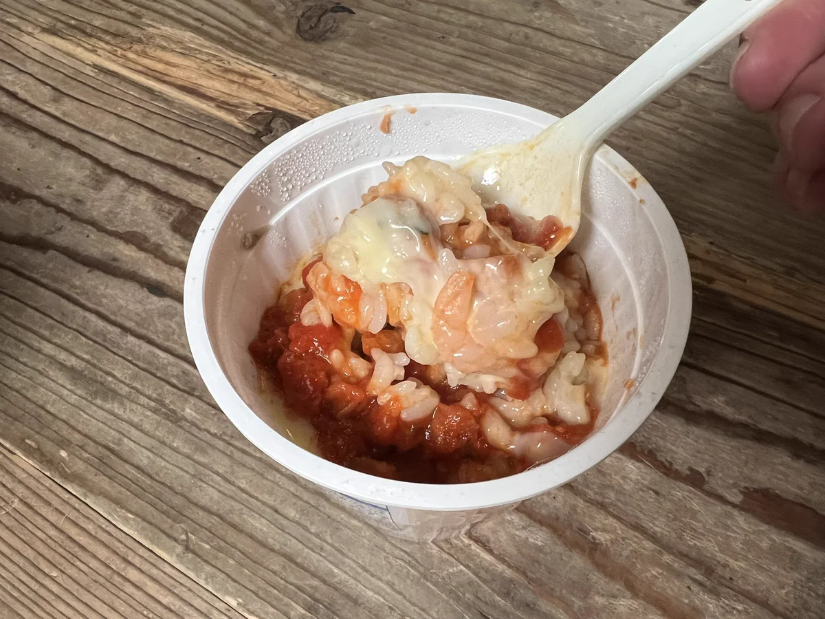 セブンイレブンの海老ピラフとミネストローネで作る？「トマトチーズバターリゾット」！