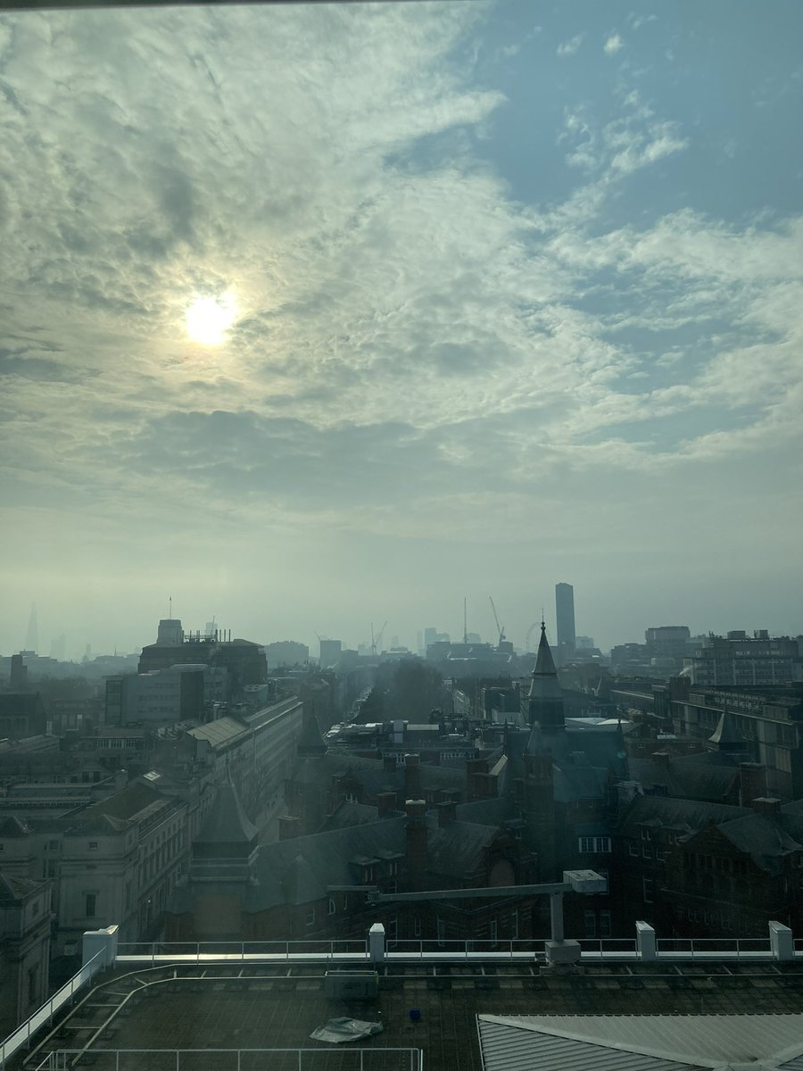 jcvdelapaz's tweet photo. Foggy morning London. #viewfromwork https://t.co/2z2zqeAYKI