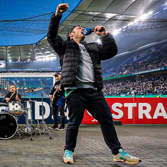 HSV's tweet photo. Auch am Morgen danach steht fest: ein unfassbarer Pokalabend mit euch 🥰

Deshalb gibt's als Danke bis heute Abend fünf Euro mit dem Code "HALBFINALE" in unserem Onlineshop 👉 https://t.co/7nlRTuFfzt

📸 (3) @FotoMatze
___
*Bis 23.59 Uhr, Mindestbestellwert 25 Euro

#nurderHSV https://t.co/JxB8FLGXGM