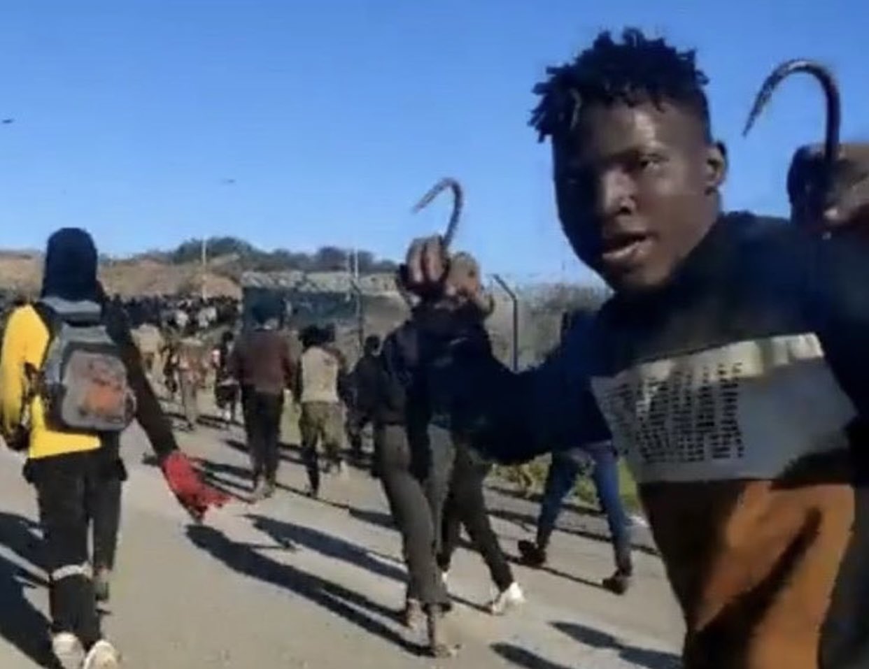 FM6jycOXsAEg89-?format=jpg&name=large