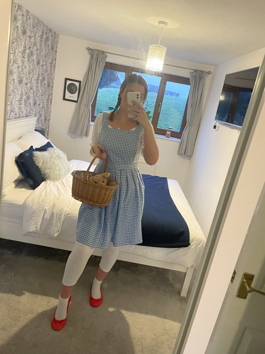 MissJTyler's tweet photo. Happy WBD from Dorothy and Toto 📚🐶 https://t.co/ZftNCwmJHP