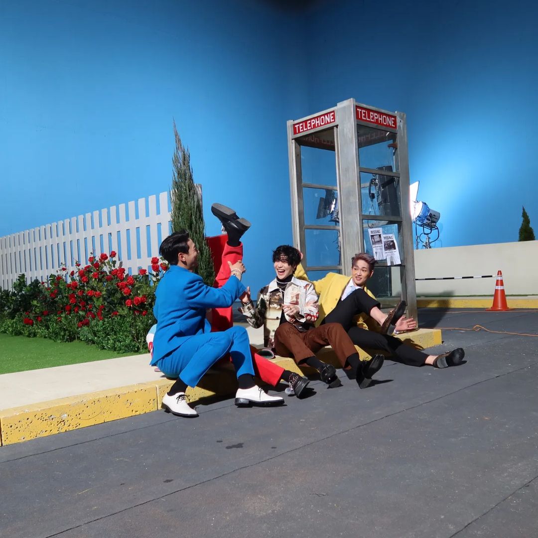diorkibum's tweet photo. new shinee pictures from "manager" account followed by official insta https://t.co/QuMCkRYCeF