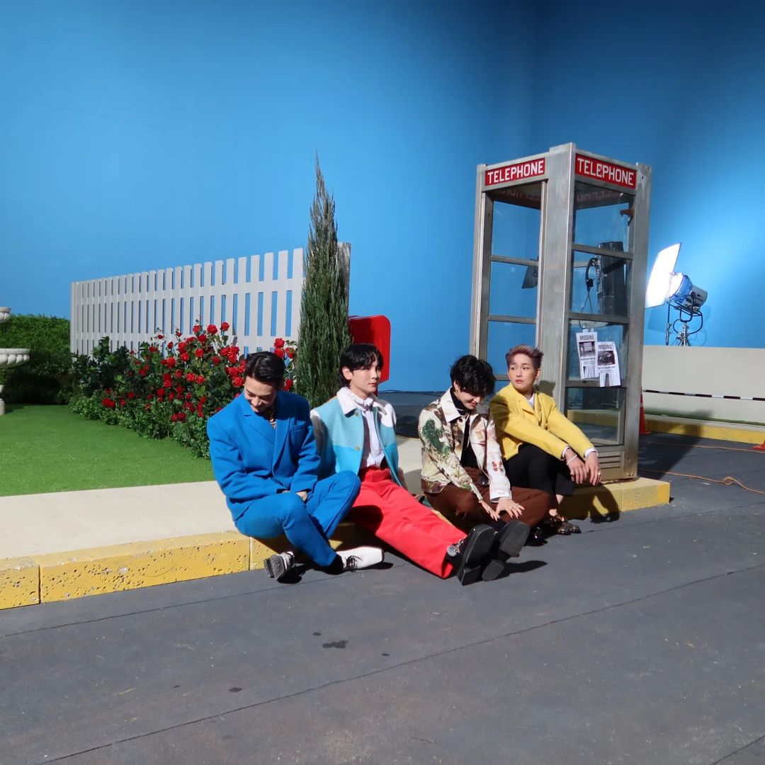 diorkibum's tweet photo. new shinee pictures from "manager" account followed by official insta https://t.co/QuMCkRYCeF