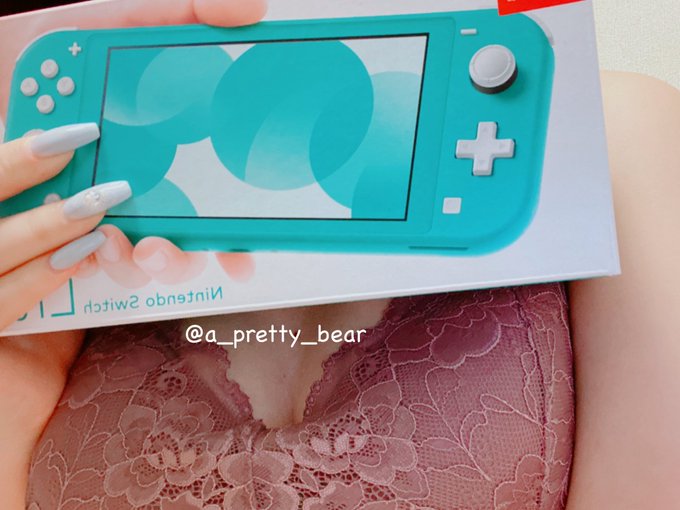 ほしい物リストからSwitch lite頂きました（っ &lsquo; ᵕ &lsquo; ｃ）💕  今までは飼い主さんのSwitchを強奪してポケモンをしていました笑  プレゼントしていただきありがとうございます🥺✨✨✨  今日は引き続きDM返信してます！！ よろしくお願いします😉💖  #ほしい物リスト #くまちゃん🧸 #a_pretty_bear🧸<a href="/tag/%E3%81%BB%E3%81%97%E3%81%84%E7%89%A9%E3%83%AA%E3%82%B9%E3%83%88"class="tags">#ほしい物リスト</a><a href="/tag/%E3%81%8F%E3%81%BE%E3%81%A1%E3%82%83%E3%82%93"class="tags">#くまちゃん</a><a href="/tag/a_pretty_bear"class="tags">#a_pretty_bear</a>