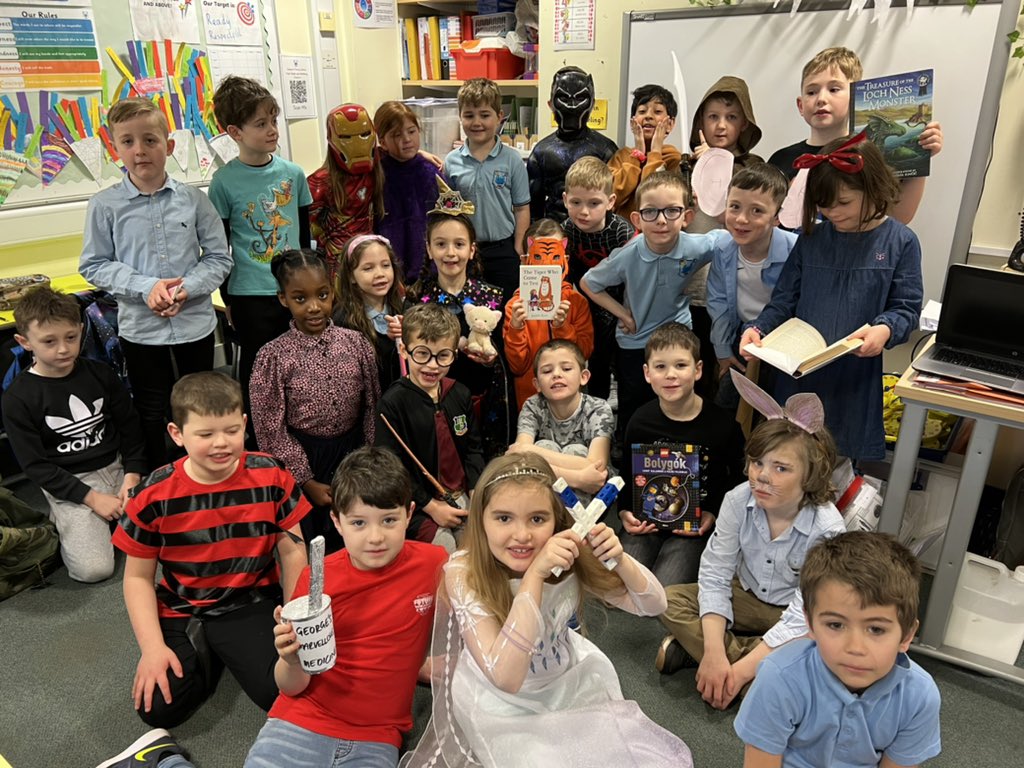 World Book Day in P3B today 😃 📚 <a href="/SimpsonPrimary/">Simpson Primary</a> <a href="/ReadSps/">SPSLovestoRead</a>
