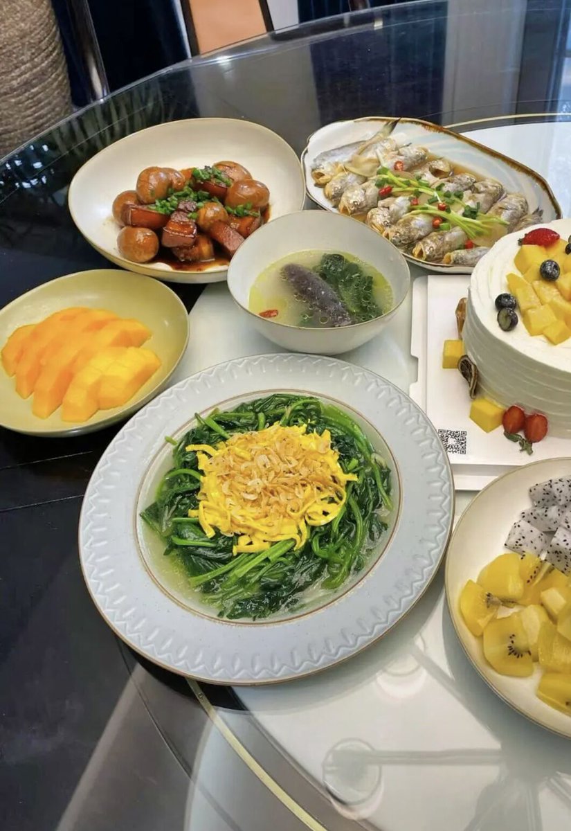 aabacadafa's tweet photo. 来闺蜜家 吃吃喝喝了   闺蜜有福同享 有肉同长  啦  、、 https://t.co/sWcLxV2jvK