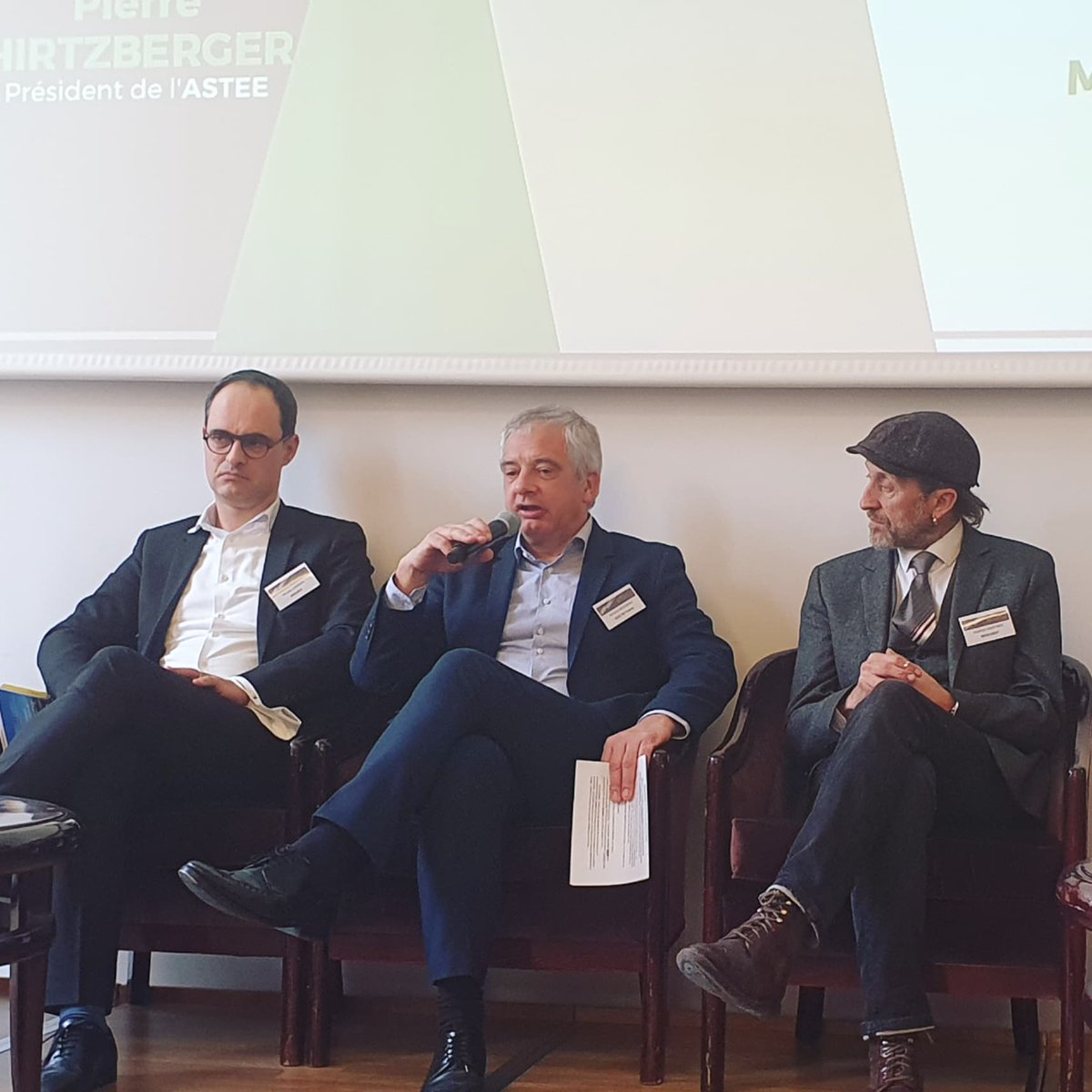 annabelle_paris's tweet photo. #Confdechet | Valorisation des #biodéchets : "Notre enjeu, c'est de transformer la matière organique pour permettre son retour au sol en structurant les filières les + neutres en carbone, voire le capter." @BousseauA, DG Services aux Collectivités @suezFR https://t.co/71QkZzfncA