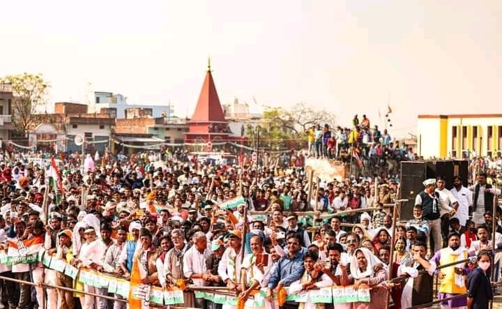 कांग्रेस महासचिव प्रियंका गांधी ने सकलडीहा विधानसभा में जनसभा को संबोधित किया !!
#UPElections2022