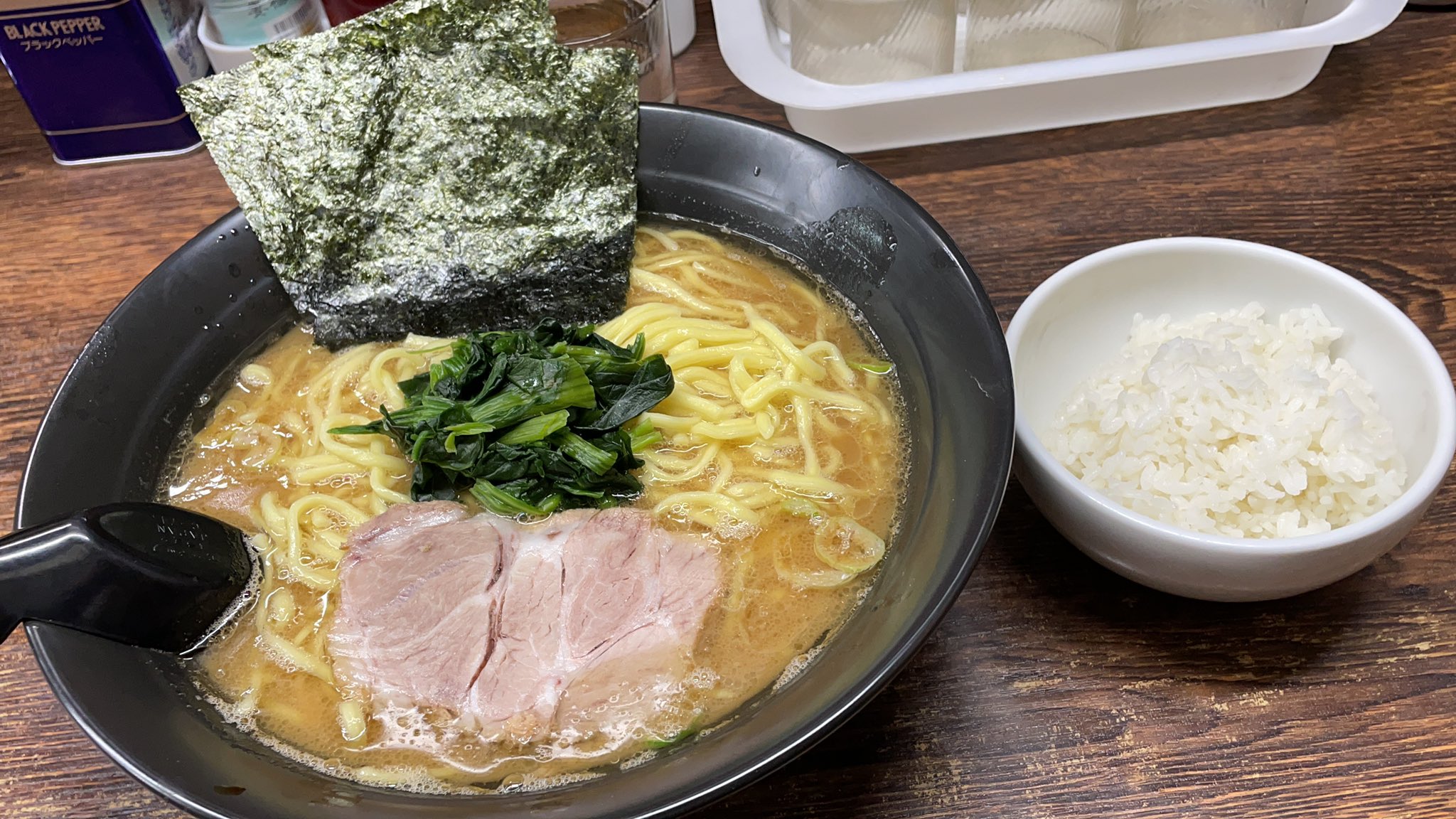 ヒロム 蒲田麻雀mkのメンバーに美味いラーメン屋の情報をゲット オススメ のシンプルラーメンを食べる事にしました 画像は安定の大盛り ライスは食べ放題 T Co Kyvuknuotn Twitter