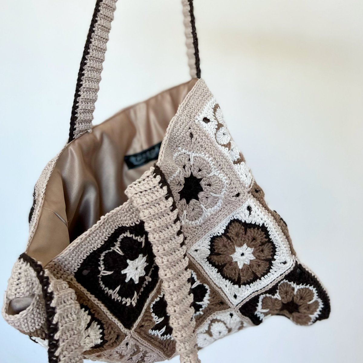 pepperssmom's tweet photo. Y’all should check out my handmade bags on ig @/thredsknotted 😋🤎 https://t.co/wdjjlJ1YLi