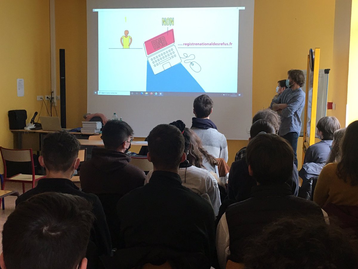 Pour que la vie l’emporte, accordons nous. France Adot à la rencontre de nos élèves de Terminale pour une sensibilisation au don d’organe. et à l’expression de son choix. Merci à <a href="/FranceAdot86/">France Adot 86</a> et à Sandra Prod’homme. <a href="/ProdSandra/">Sandra Prod’homme</a> Une rencontre très enrichissante ! #parcoursanté