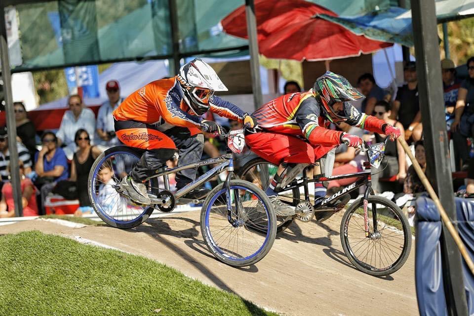 ChileFdn's tweet photo. Buen dia, a media semana siempre es bueno pedalear, saludos a #despiertaconchv Mas deporte, menos guerra. https://t.co/jXdh1sqJyz
